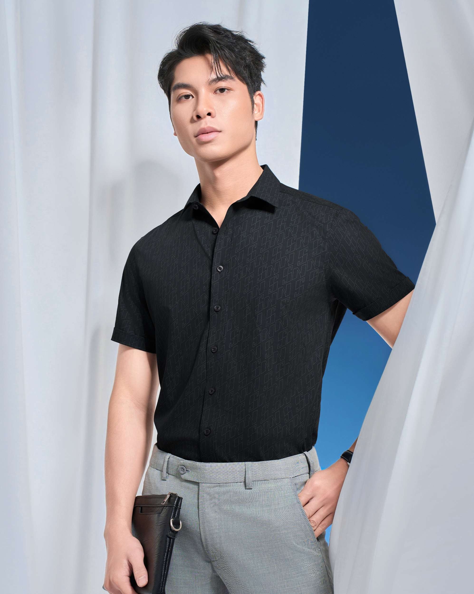 Áo Sơ Mi Ngắn Tay Nam Cao Cấp 5031 - Màu Đen Hoạ Tiết Monogram