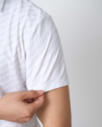 Áo Sơ Mi Ngắn Tay Nam Màu Trắng In Chữ Vulcano 5024A