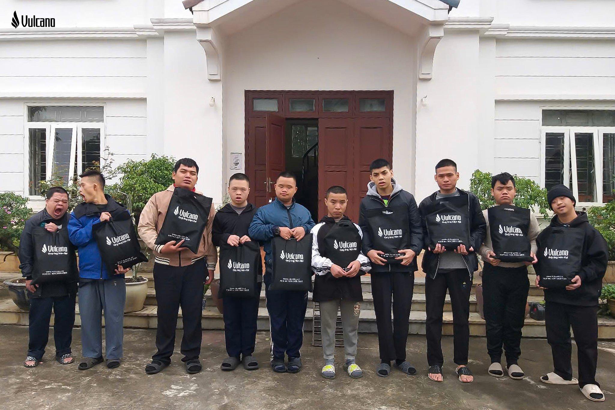 Giáng Sinh Ấm Áp - Chia Sẻ Yêu Thương 2