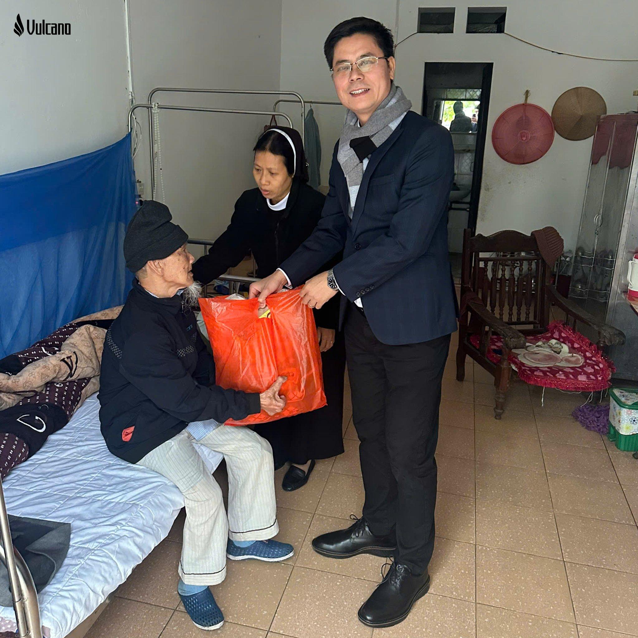 Giáng Sinh Ấm Áp - Chia Sẻ Yêu Thương 8